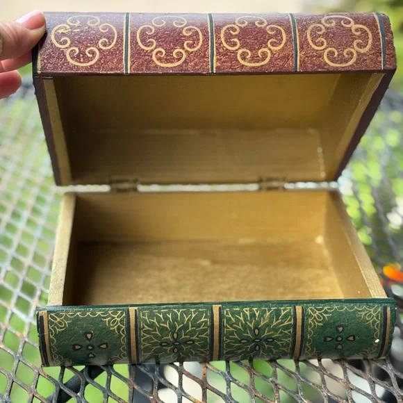 Vintage Decorative faux Book Set in Green and Burgundy - Picture 4 of 10